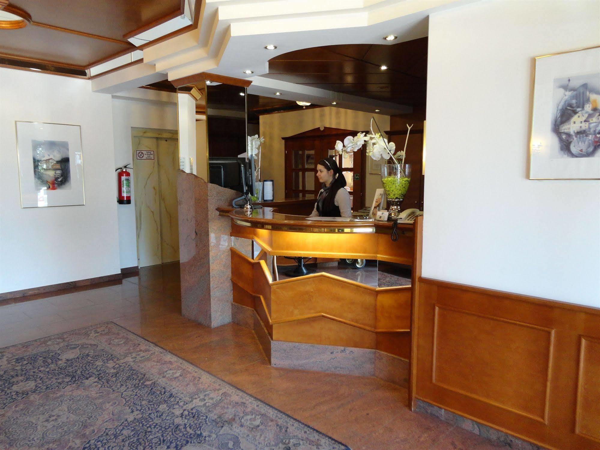 Komfort-Hotel Stockinger Ансфелден Екстериор снимка