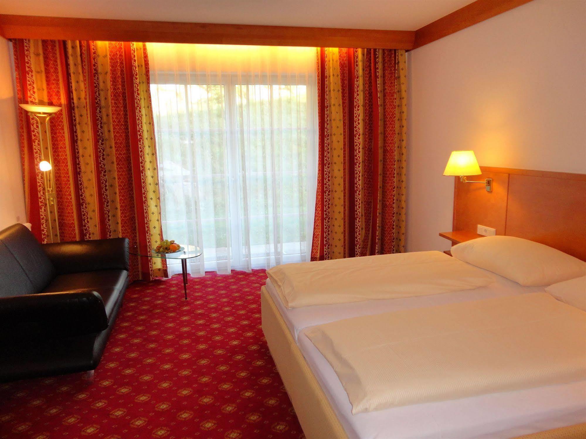 Komfort-Hotel Stockinger Ансфелден Екстериор снимка